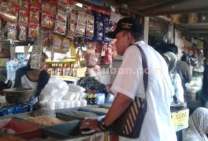 DITEMUKAN PELANGGARAN : Operasi Mamin di Pasar Baru Tuban