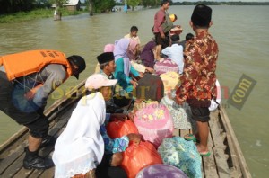 Melamar saat banjir