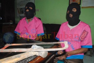 Curi kayu dan besi rumah