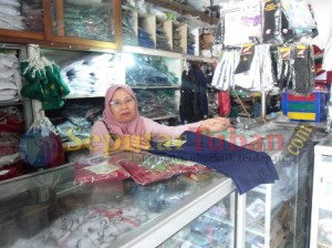 Penjual seragam sekolah