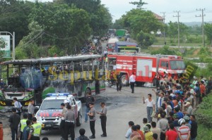 bus dibakar pantura