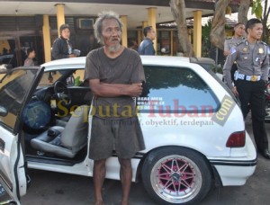 Kakek Gila Curi Mobil Sedan