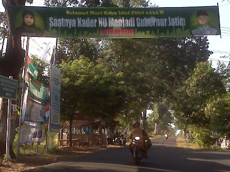 Banner melintang jalan