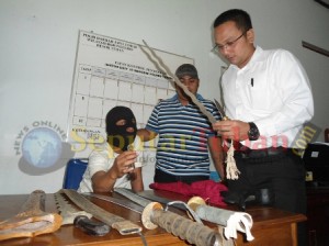 Tersangka penjual keris