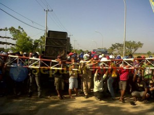 PLTU diblokir warga