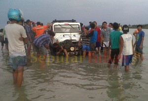 Terjerembab di Pantai Tuban