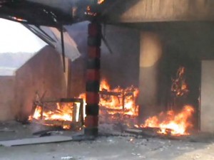 Warung Karaoke dibakar