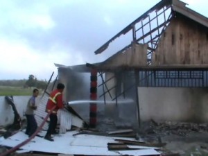 Warung Karaoke dibakar