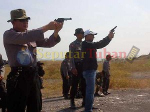 latihan menembak