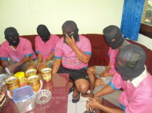 tersangka pembakar warung karaoke