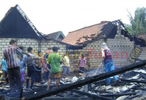 rumah terbakar - Kerek Tuban
