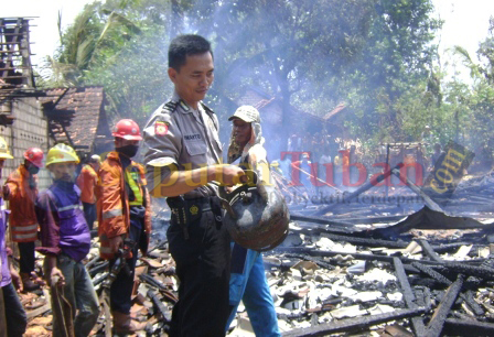 rumah terbakar - Kerek Tuban3
