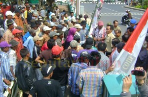 Demo Warga Mlangi