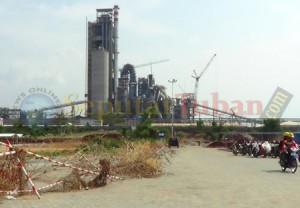 Lahan Holcim Diblokir Warga