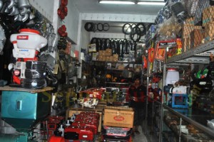 Penjual alat pertanian Tuban