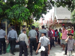 berjaga dilokasi keramaian
