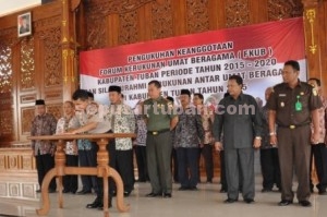 HARMONIS : Saat penandatanganan bersama pengukuhan keanggotaan FKUB Kab. Tuban