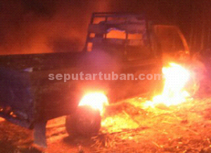 HEBAT : Kondisi mobil saat dibakar massa