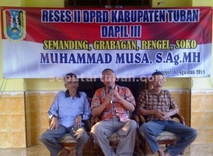 MERAKYAT : Anggota DPRD Tuban saat melakukan Reses