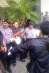 MEMALUKAN: Inilah Wakil Ketua DPRD Tuban Hadi Nur Riza dari Partai Demokrat tidak hafal bunyi sila Pancasila.