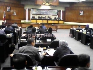 Lancar : Pengesahan 8 Raperda dalam Paripurna DPRD Tuban