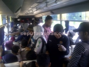 TELITI : Pemeriksaan juga dilakukan kepada seluruh penumpang bus umum termasuk barang bawaanya