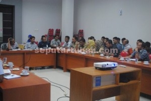 SEPAKAT : Pertemuan antara warga, Kepala Desa dan perwakilan Semen Indonesia