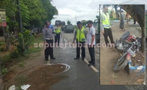 MENINGGAL DUNIA : Lokasi korban ditabrak bus dan kondisi sepeda motor ringsek usai tabrakan