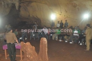 SEDERHANA : Suasana acara penandatanganan di dalam Goa Putri Asih