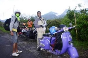 CERIA : Disela-sela istirahat saat melakukan touring