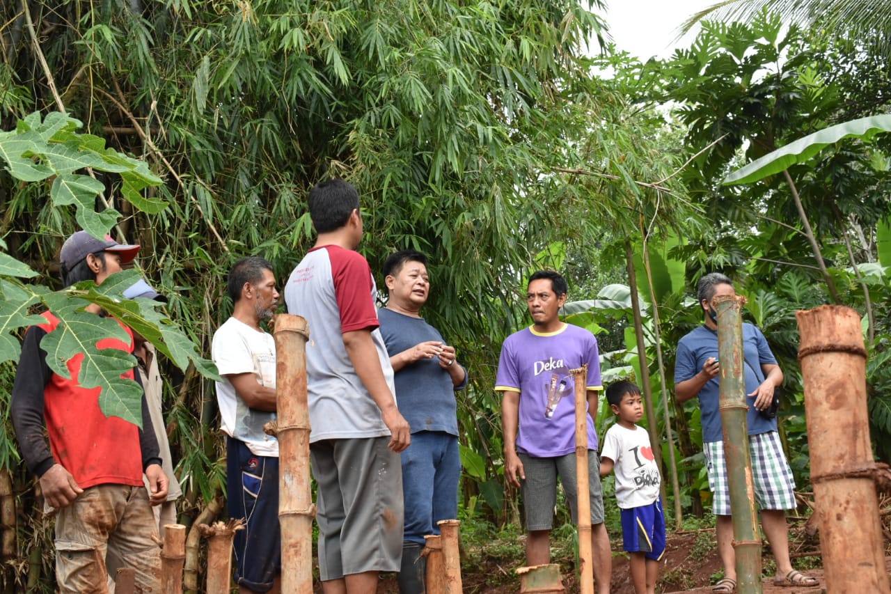 De Anwar Berbincang Dengan Warga